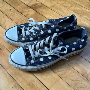 Converse polka dots navy and white